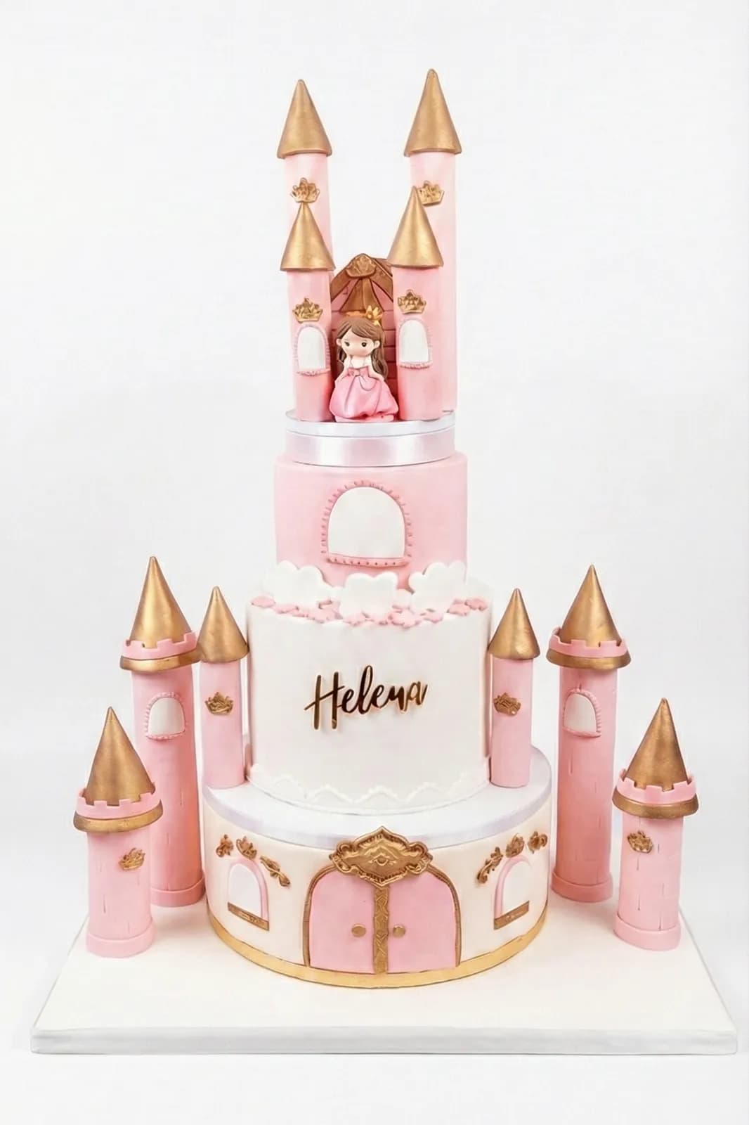 Gâteau d'anniversaire château de princesse rose et or réalisé par Maman Gâteau à Pully